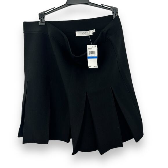 NEW Revolve ASTR The Label Denisa Pleated Skirt Size XL Mini Stretch Academia - Picture 13 of 13